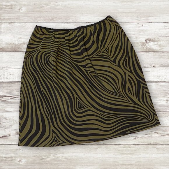 NWOT Lane Bryant Venezia Elastic Waist Pull-On Skirt in Olive & Black - Picture 1 of 2